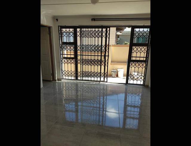 2 BEDROOM PROPERTY TO RENT IN NEWLANDS WEST